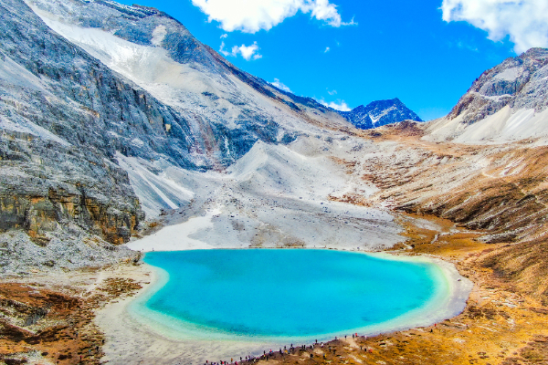 J9九游会：去川西旅游保险多少钱？在哪里买(2024年最新高原旅游保险投保攻略)(图1)