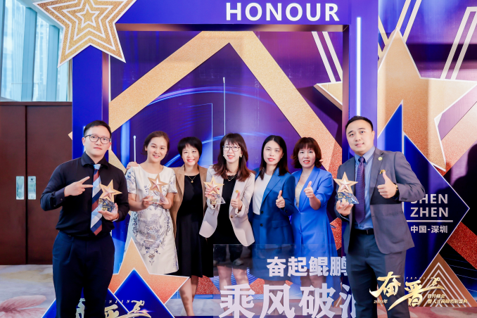 J9九游会：21特写｜繁荣与变迁：中国保险代理人30年(图6)