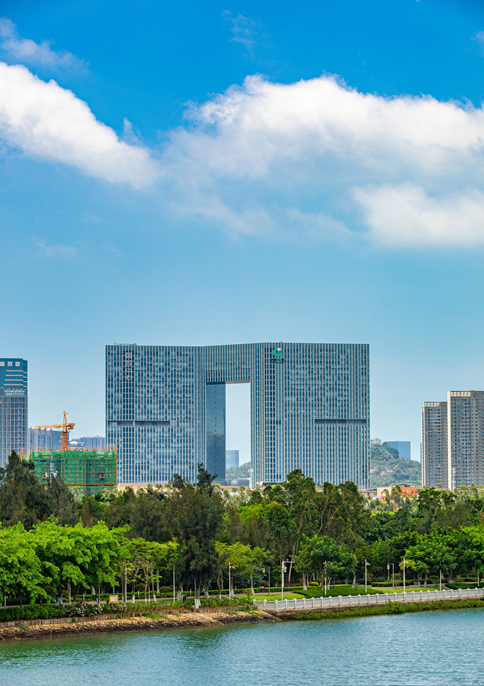 J9九游会网站：绿色建筑新高度！厦门中国人寿大厦斩获国际双认证(图1)