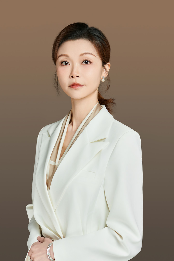 中国人寿何君：金融廿载砺锋刃险海千帆筑玉屏(图1)