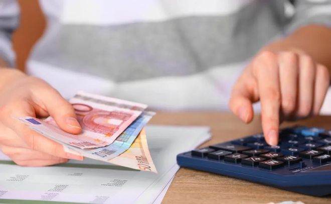 养老金上调为什么是2%？人社部回应(图1)