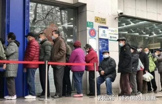 J9九游会网站：养老金迎来“新调整”？不再与工龄工资挂钩但这一类人傻眼了(图2)