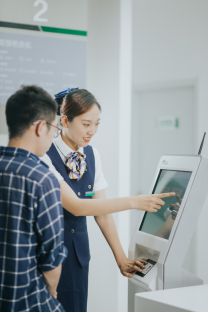 J9九游会网站：拓展服务边界中国人寿打造普惠金融“暖心样本”(图1)