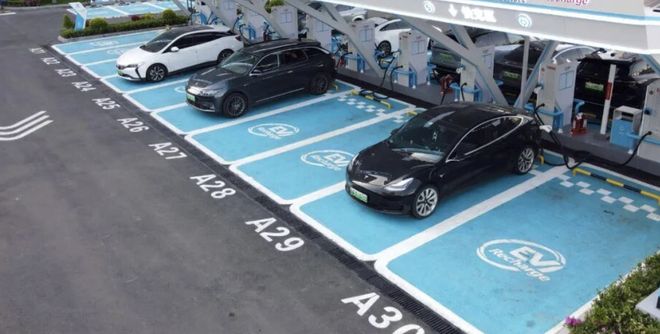 J9九游会网站：果然财经头部盈利科技平台突围新能源车险行业的拐点来了？(图1)